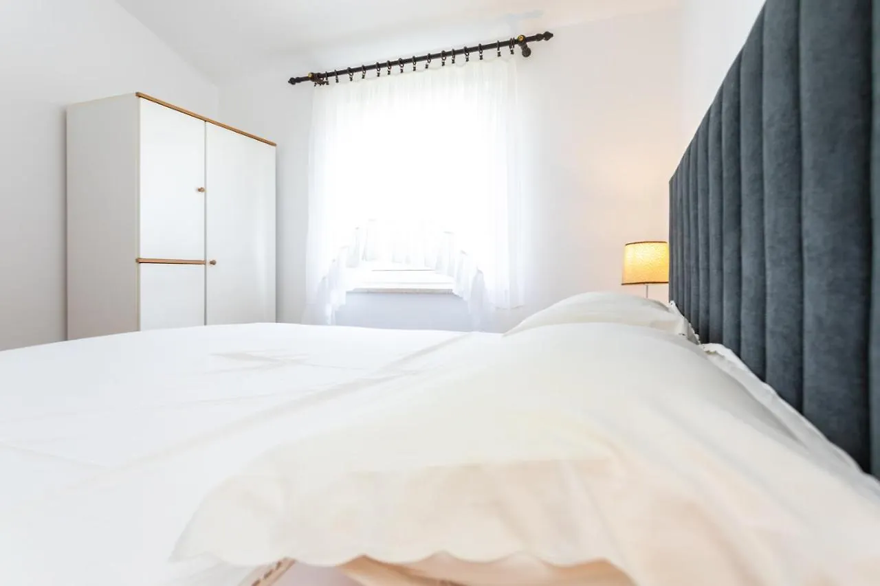Apartment Marica Malinska