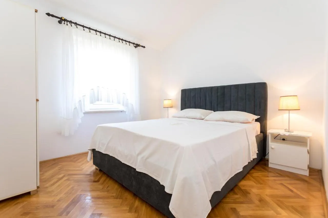 Apartment Marica Malinska