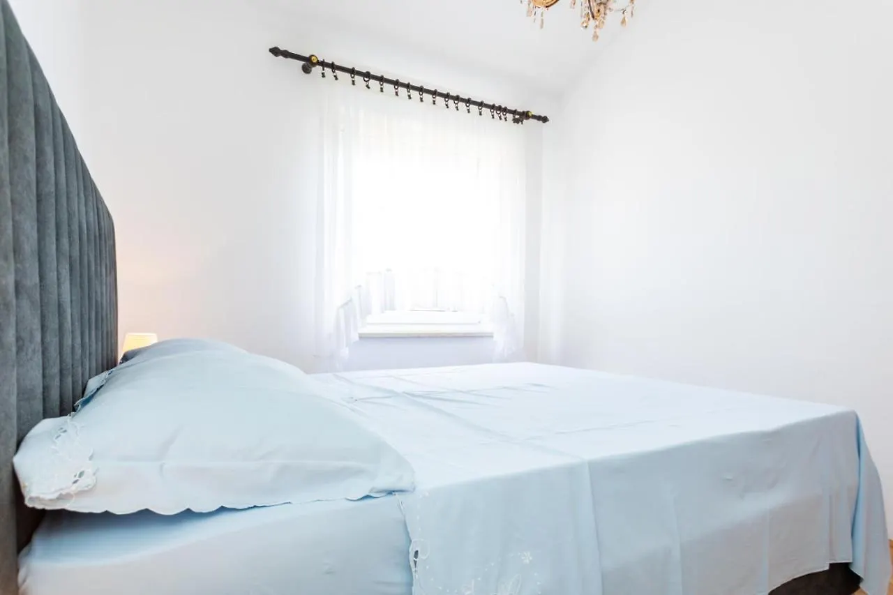 Apartment Marica Malinska 0*,  Croatia